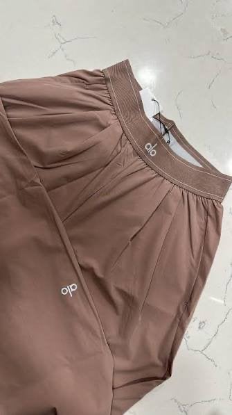 Alo Yoga rechte broek, Ophalen of Verzenden, Nieuw, Beige, Lang