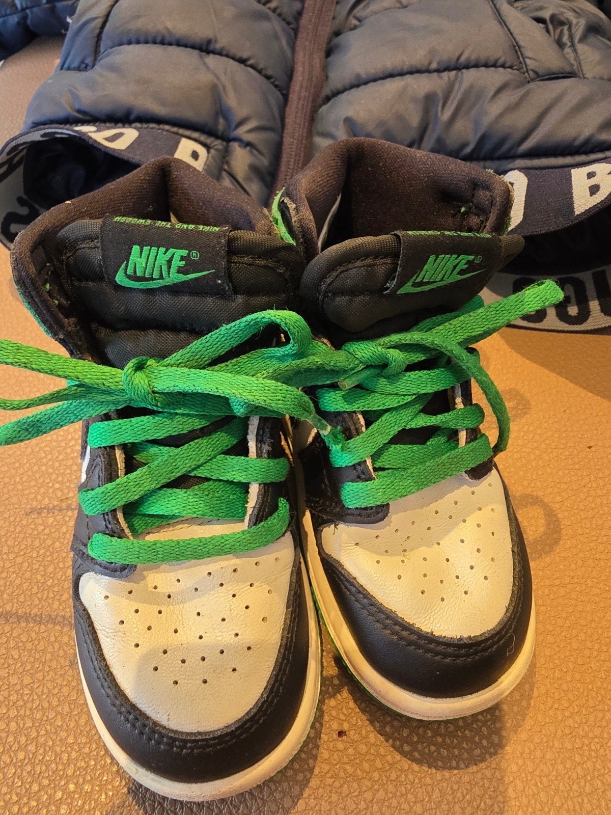 Nike Air Jordan kids maat 23,5 - zwart/wit/groen & 1 hemelbl, Ophalen of Verzenden, Zo goed als nieuw, Jongen of Meisje, Schoenen