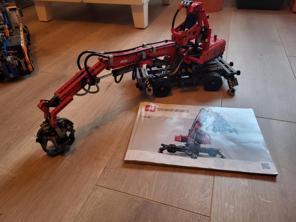 Lego technic kraan nummer 42144, Ophalen of Verzenden, Zo goed als nieuw