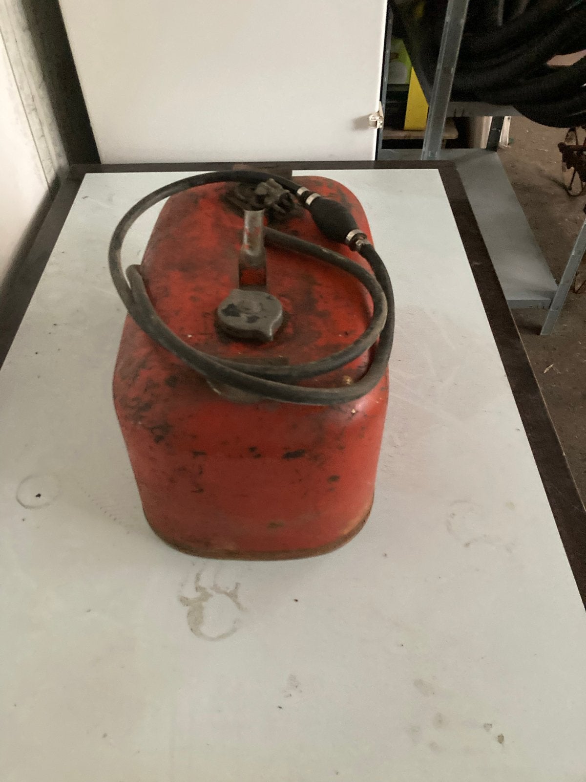Oude buitenboordmotor brandstoftank met slang, Ophalen of Verzenden, Gebruikt, Motor en Techniek