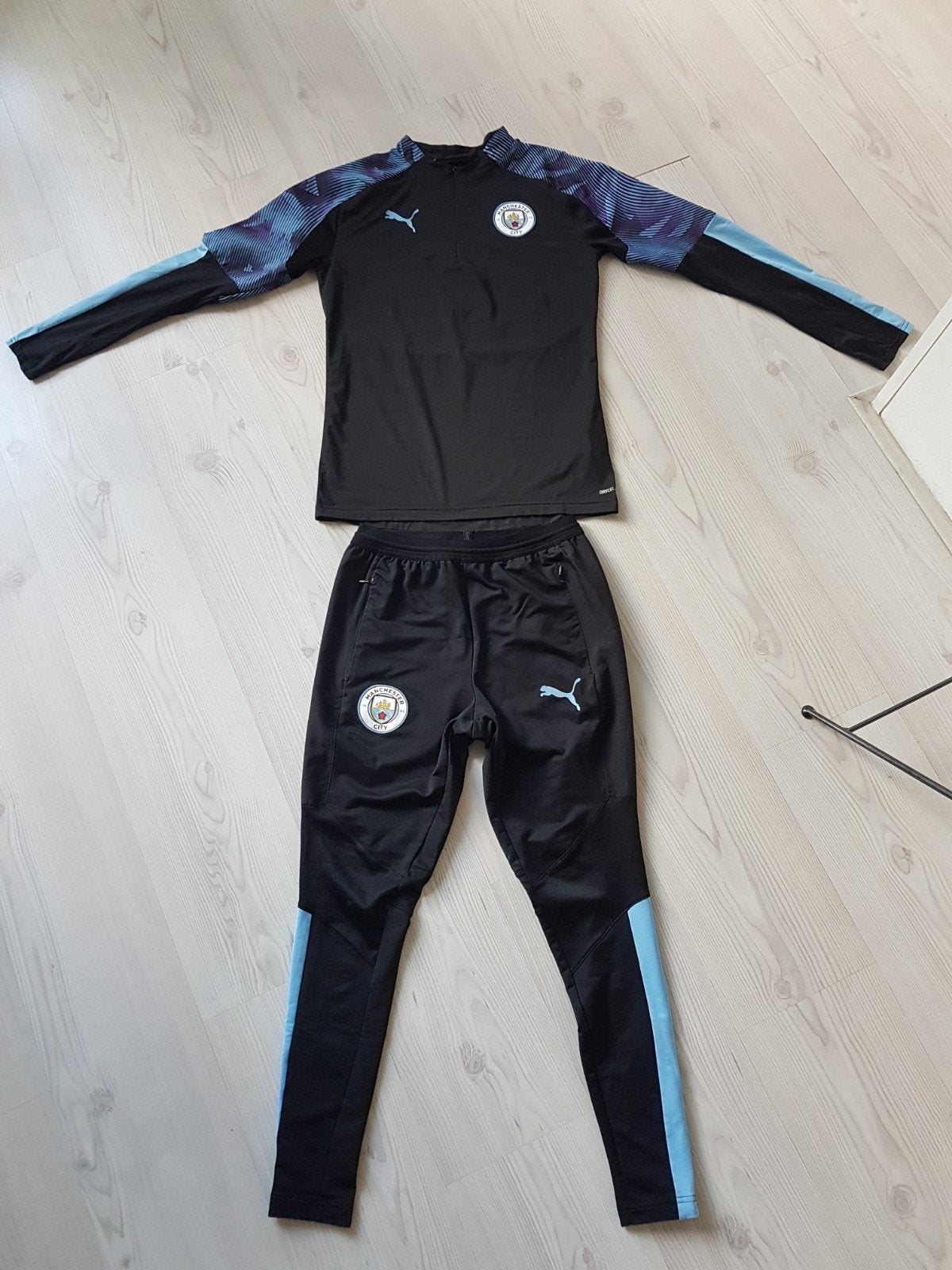Manchester City trainingspak in size xs, Maat XS of kleiner, Ophalen of Verzenden, Zo goed als nieuw, Trainingspak