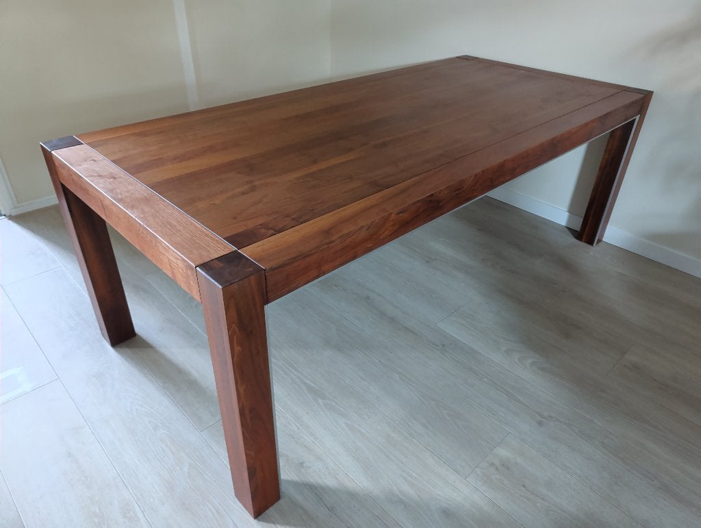 Massief noten eettafel 220x100 cm met aluminium strip, Roots, Gebruikt, 200 cm of meer, Vijf personen of meer, Rechthoekig
