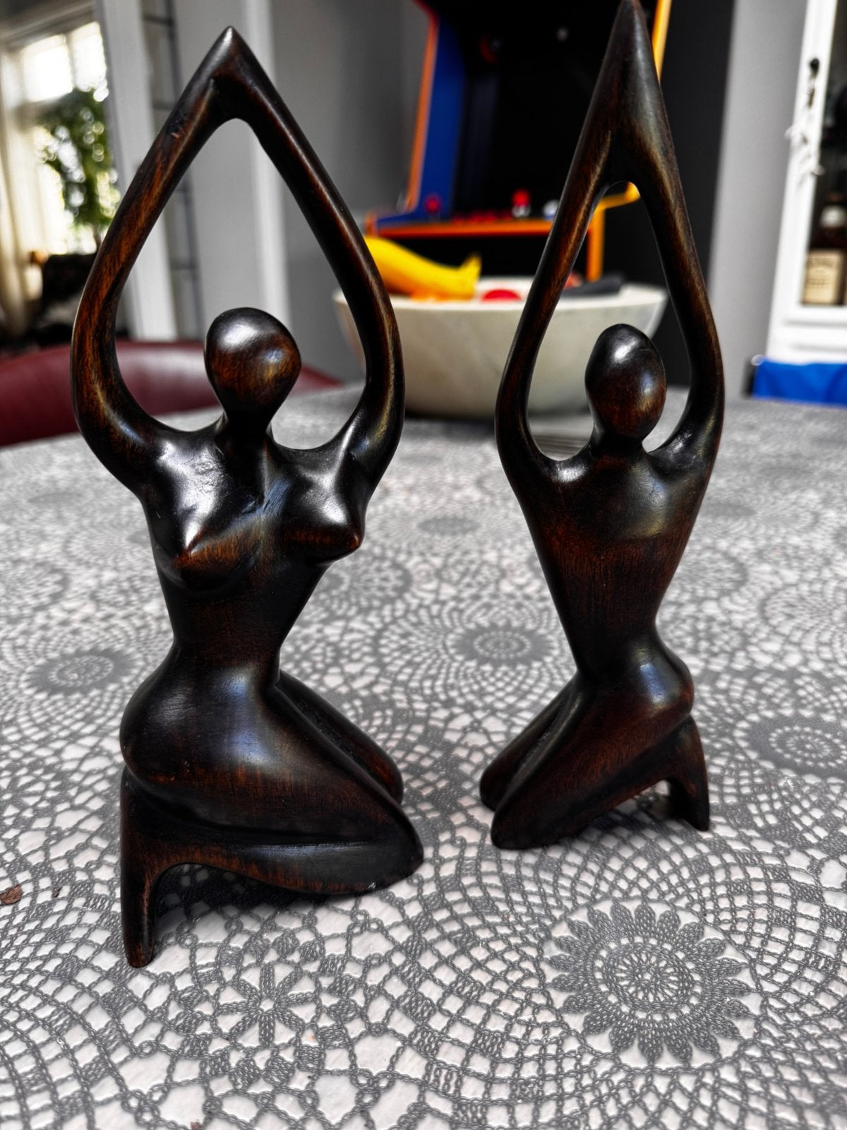 Paar Afrikaanse beeldjes uit de jaren 70 ebbenhout gesneden., Ophalen of Verzenden, Handgemaakt, 20 - 50 cm, Hout