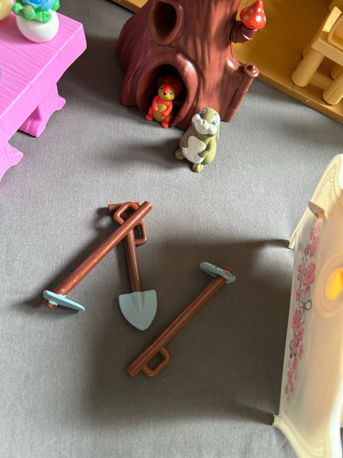 Foto 12 van Compleet Disney Sneeuwwitje huis met poppen en accessoires
