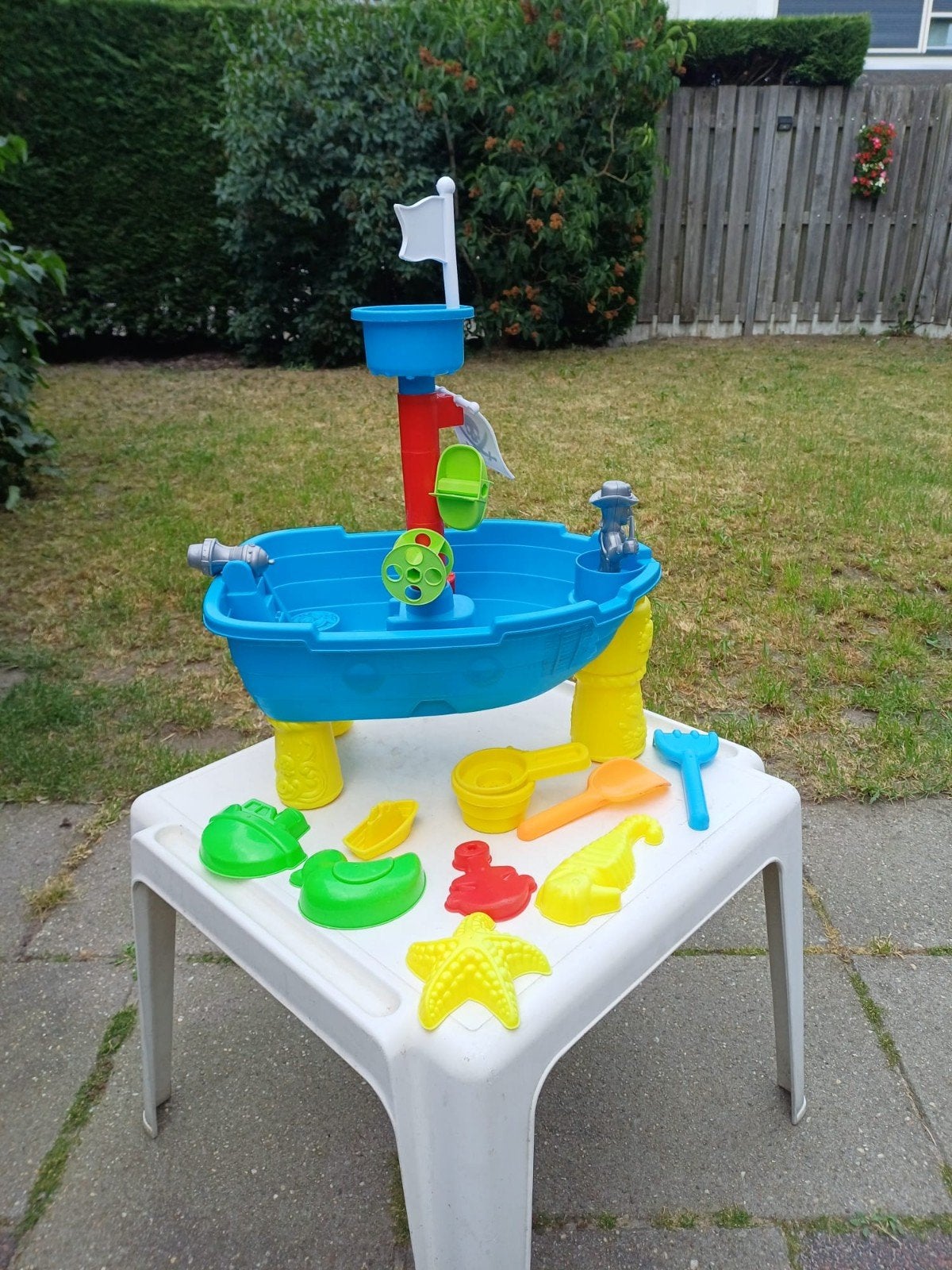 Zand- en watertafel in de vorm van een boot, Ophalen, Gebruikt
