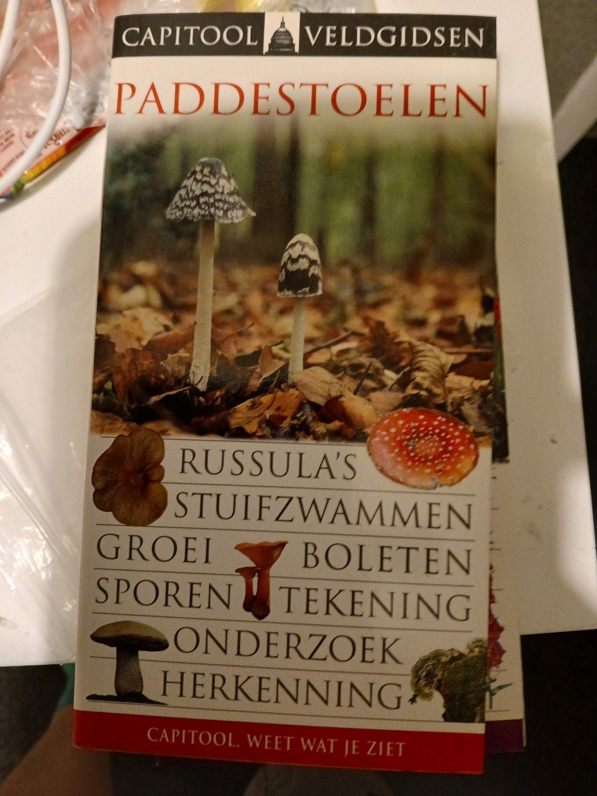 Capitool veldgids Paddestoelen, Ophalen of Verzenden, Gelezen, Natuur algemeen
