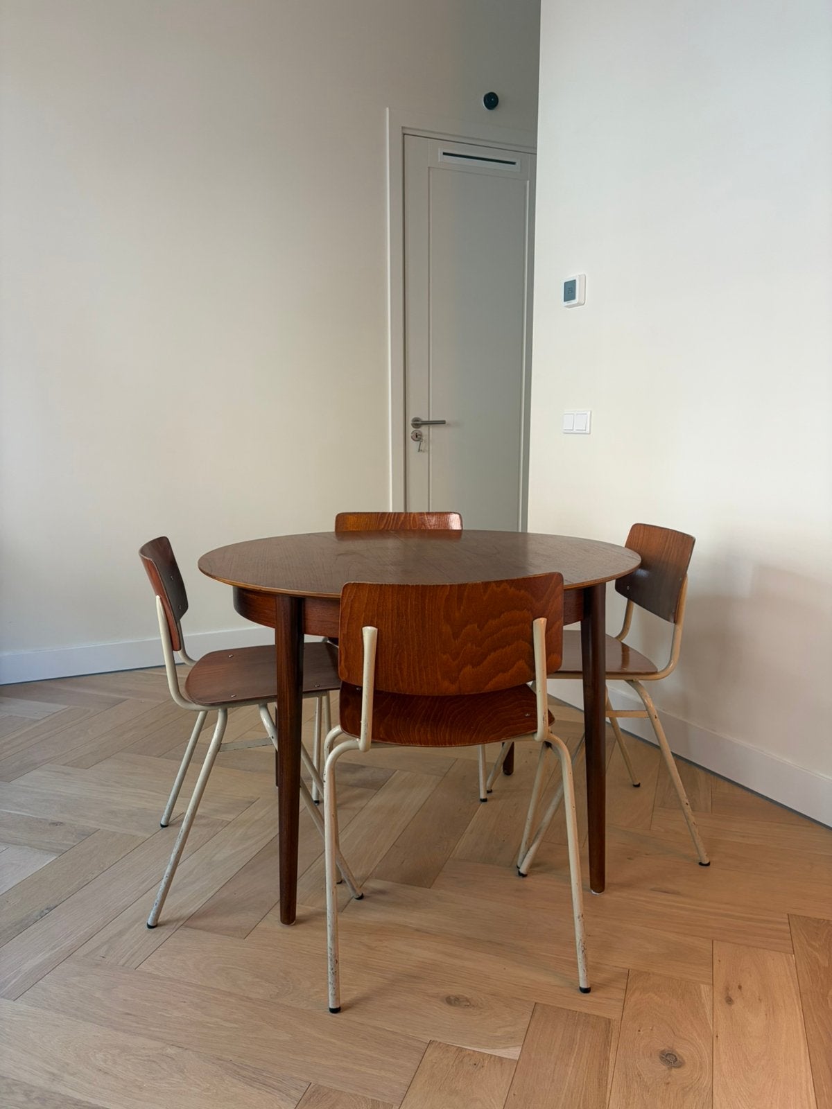 Vintage houten eettafel – Uitschuifbaar, Ophalen, Zo goed als nieuw, Rond, 100 tot 150 cm