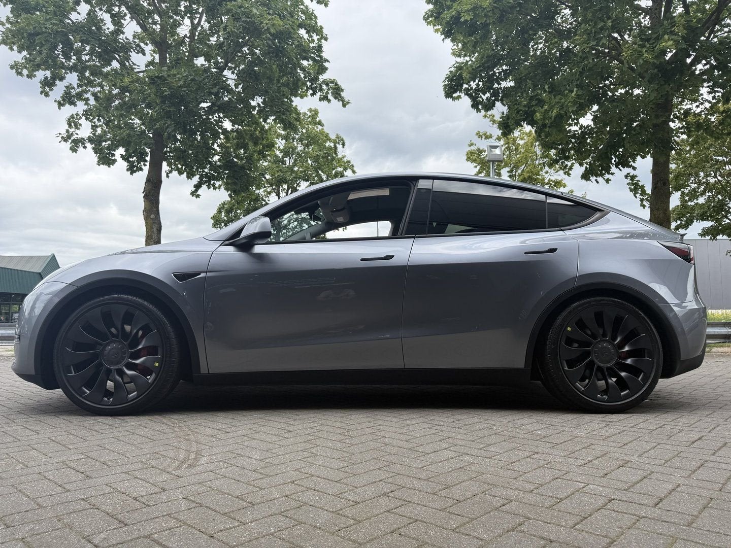 Foto 8 van 21 " Tesla Model Y velgen Performance sensoren winterbanden