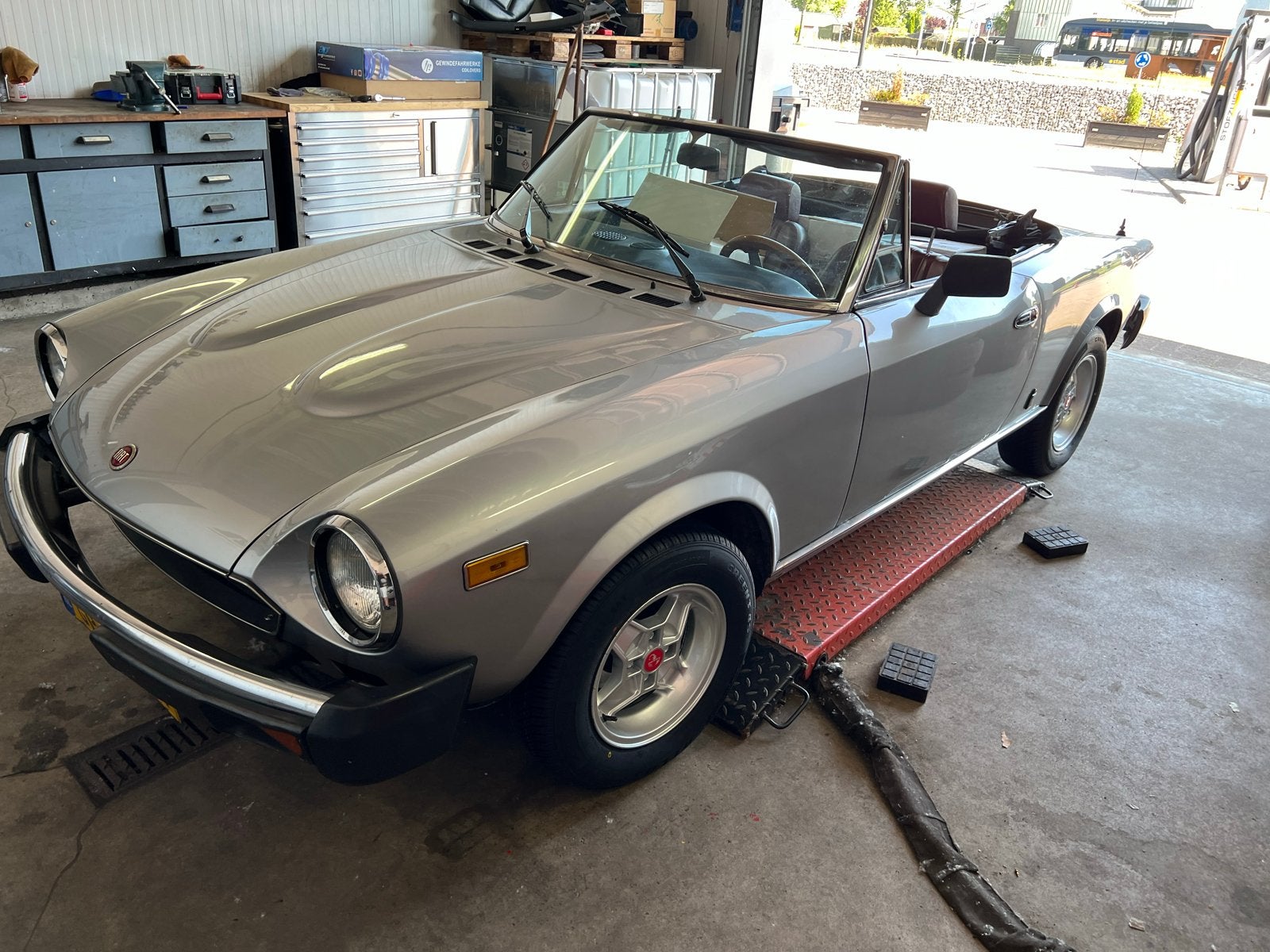 Fiat Spider 124 2.0 I 1980 Zilver, Auto's, Fiat, Particulier, Benzine, Cabriolet, Handgeschakeld, Origineel Nederlands, Zilver of Grijs