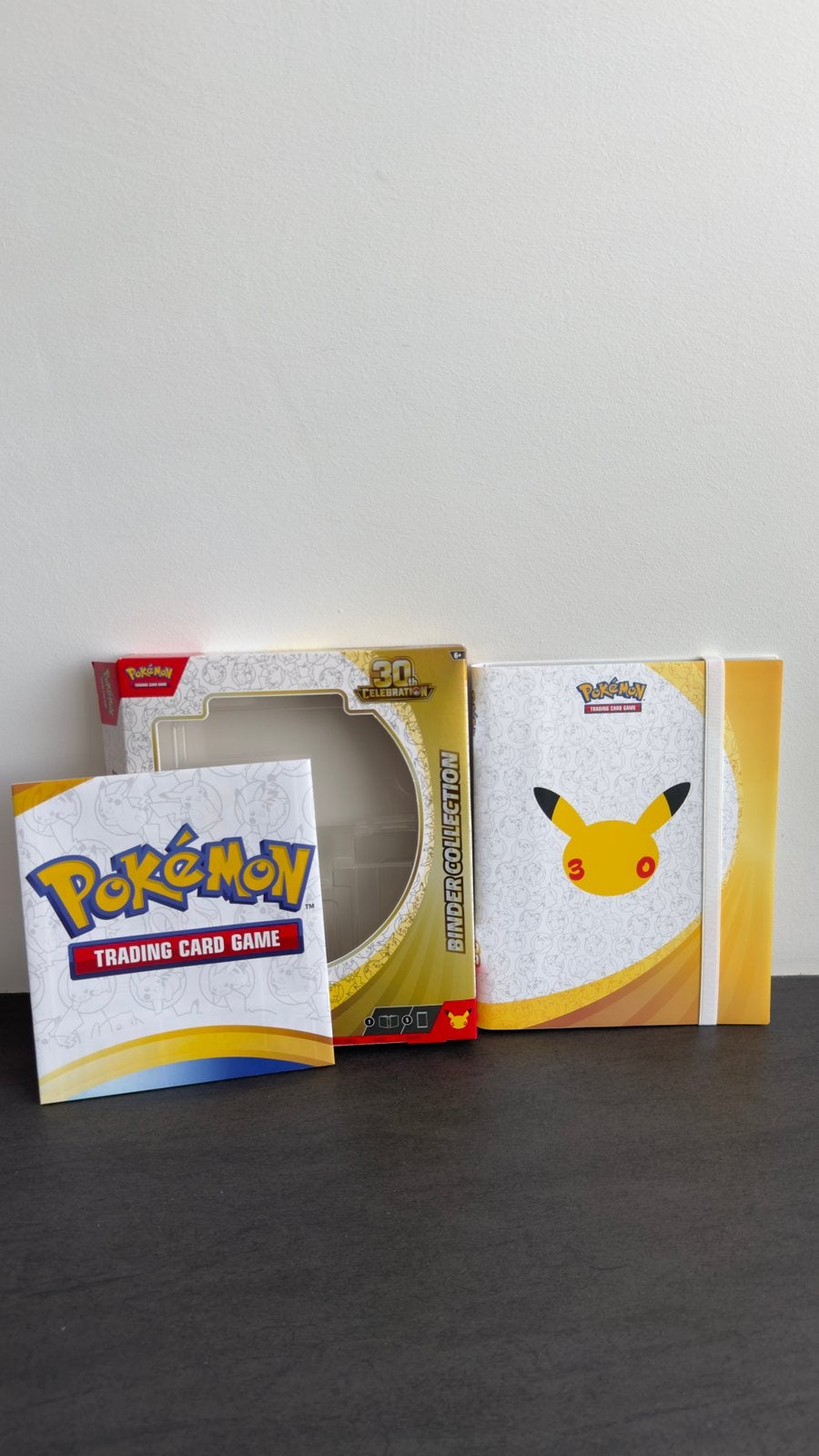 Pokemon 30th Anniversary Binder + Poster, Ophalen of Verzenden, Nieuw