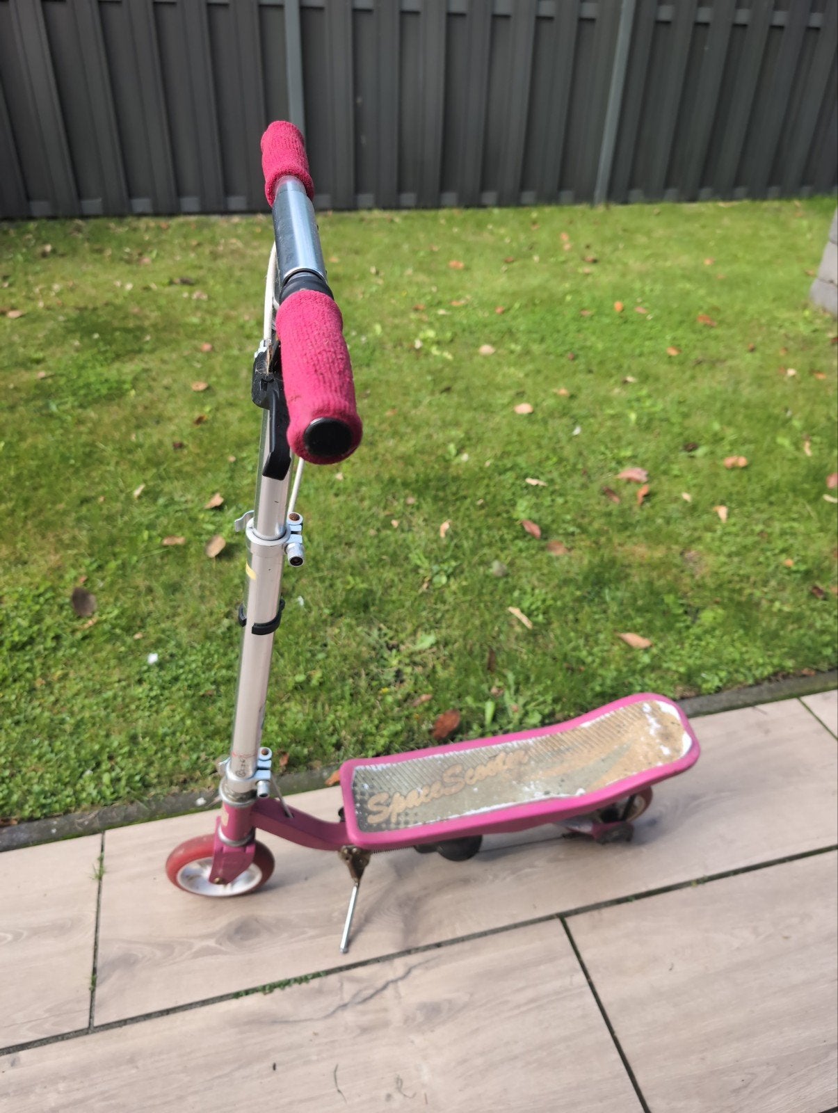 Roze Space Scooter - Gebruikt maar functioneel, Fietsen en Brommers, Ophalen, Gebruikt, Gewone step, Space Scooter