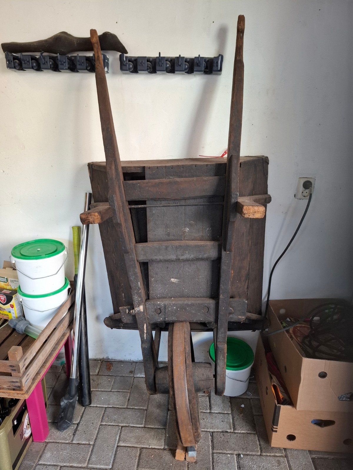 Antieke houten kruiwagen - Decoratief tuinstuk, Ophalen