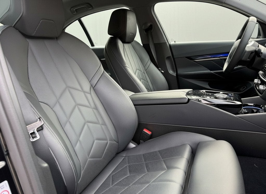 BMW i5 eDrive40 84 kWh, Edition-Sport | Camera | Navi & CarP, Auto's, BMW, Automaat, Achterwielaandrijving, Gebruikt, Zwart