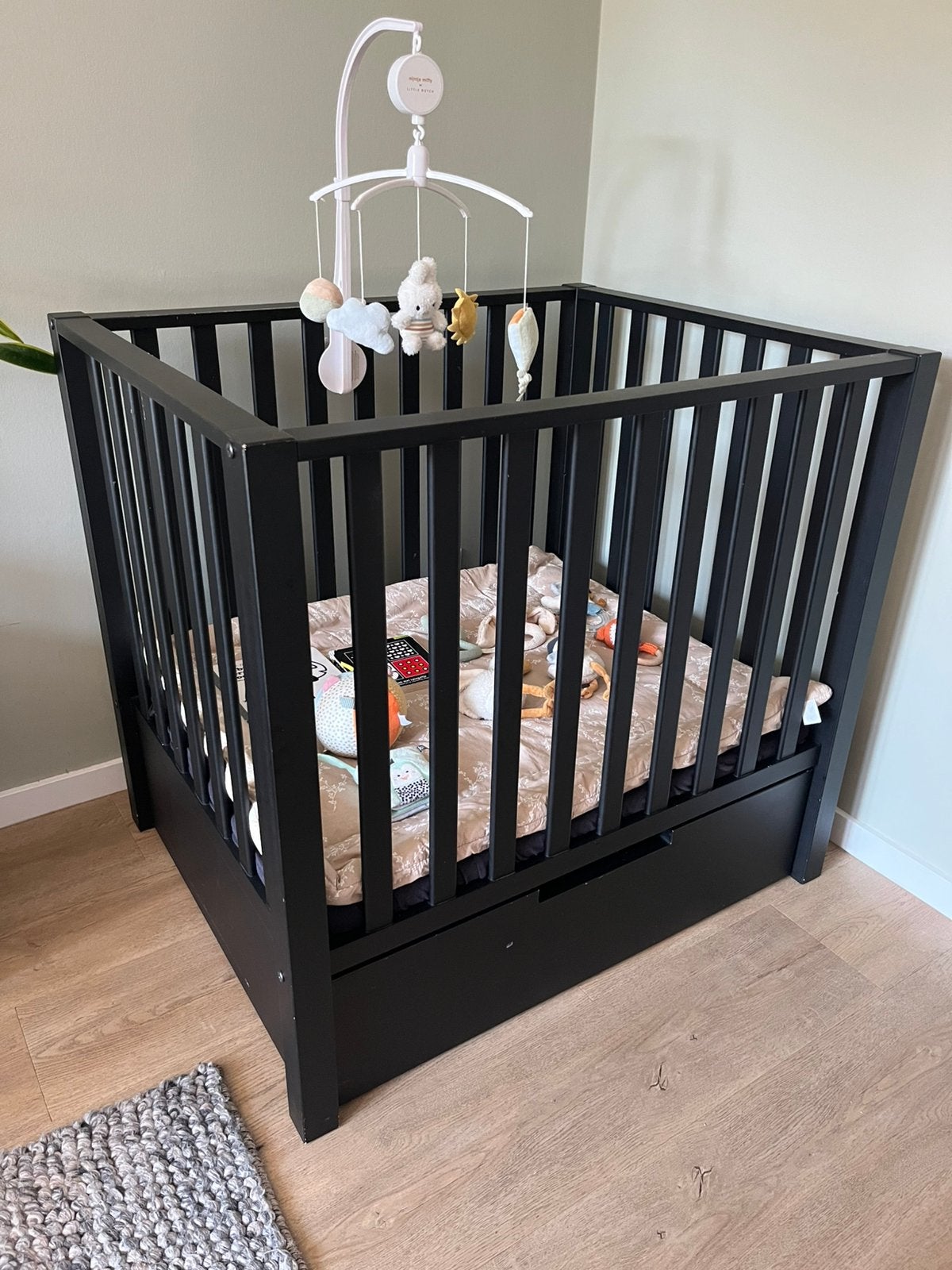 Zwarte box lade incl. matras en accessoires (100cm x 80cm), Kinderen en Baby's, Boxen, Ophalen, Zo goed als nieuw, Lade
