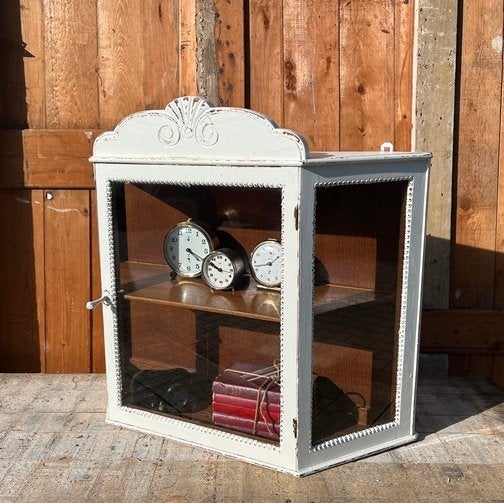 Vitrine kast 1930 wit pronk sier wand kastje 70 x 22 x 62 cm, Ophalen, Brocante landelijk, Overige houtsoorten, 50 tot 100 cm