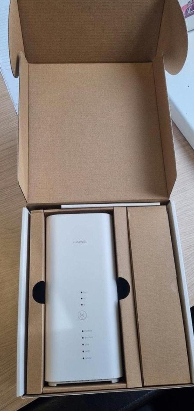 Huawei mifi B818 263 LTE 4G+ simlock vrij , alle providers, Ophalen of Verzenden, Zo goed als nieuw, Router met modem, Huawei