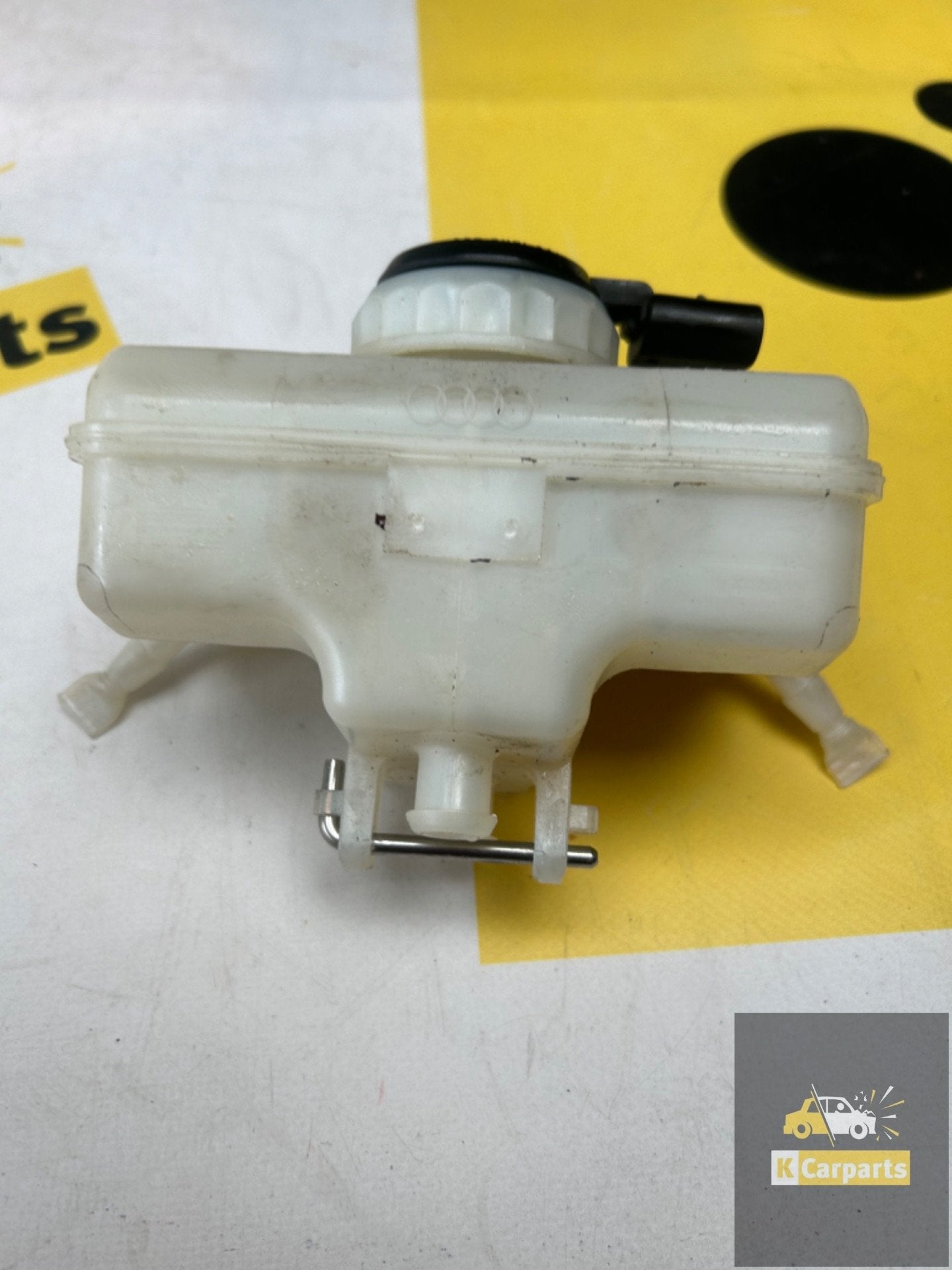 Rem reservoir Hoofdremcilinder Audi A6 S6 RS6 A4 8K0611301, Info@fabrikant.eu, Fabrikantstraat 1
1000 AA  Amsterdam, NL, Fabrikant BV