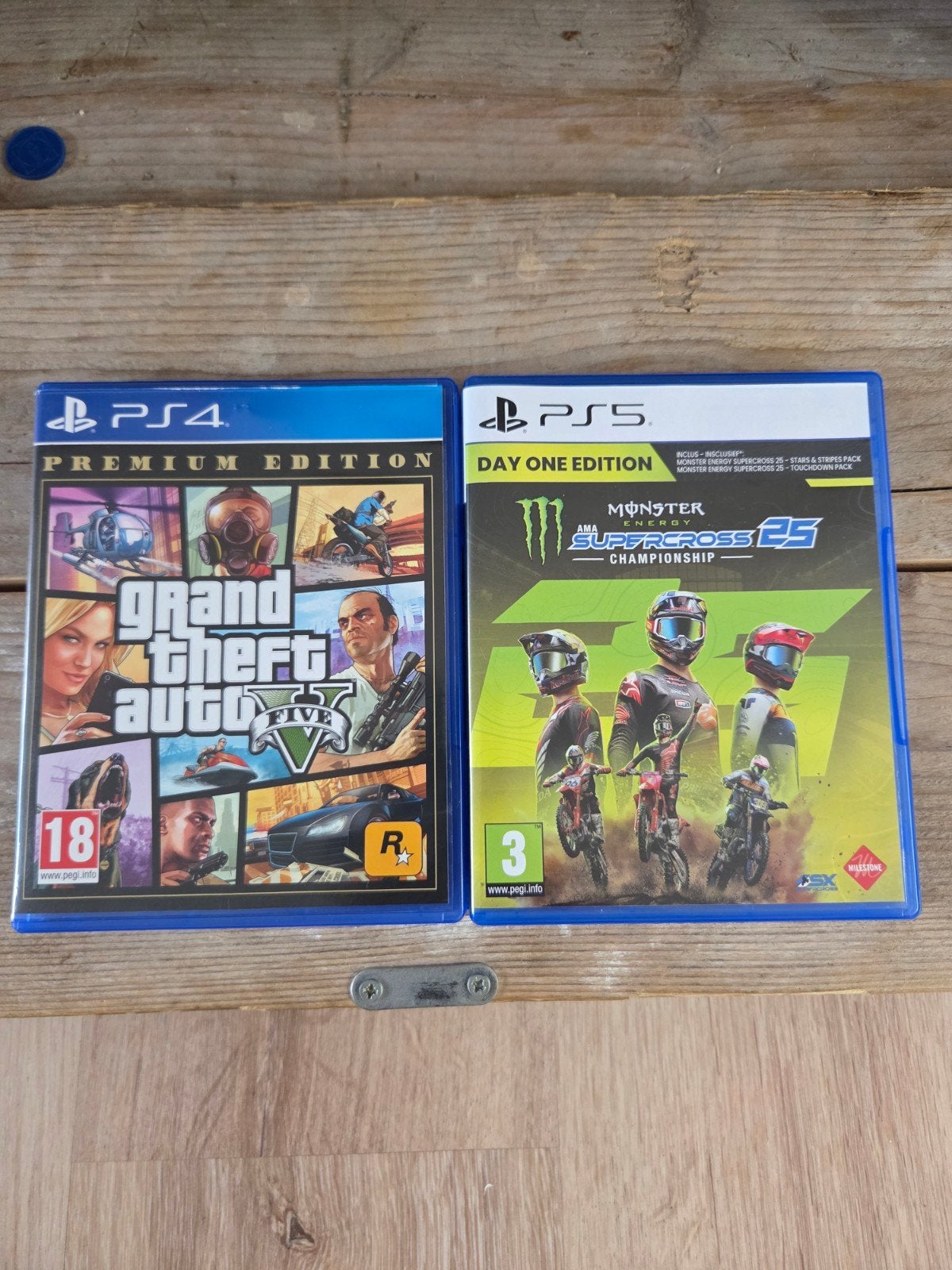 Grand Theft Auto V (PS4) & Monster Energy Supercross (PS5), Online, Vanaf 18 jaar, 1 speler, Zo goed als nieuw