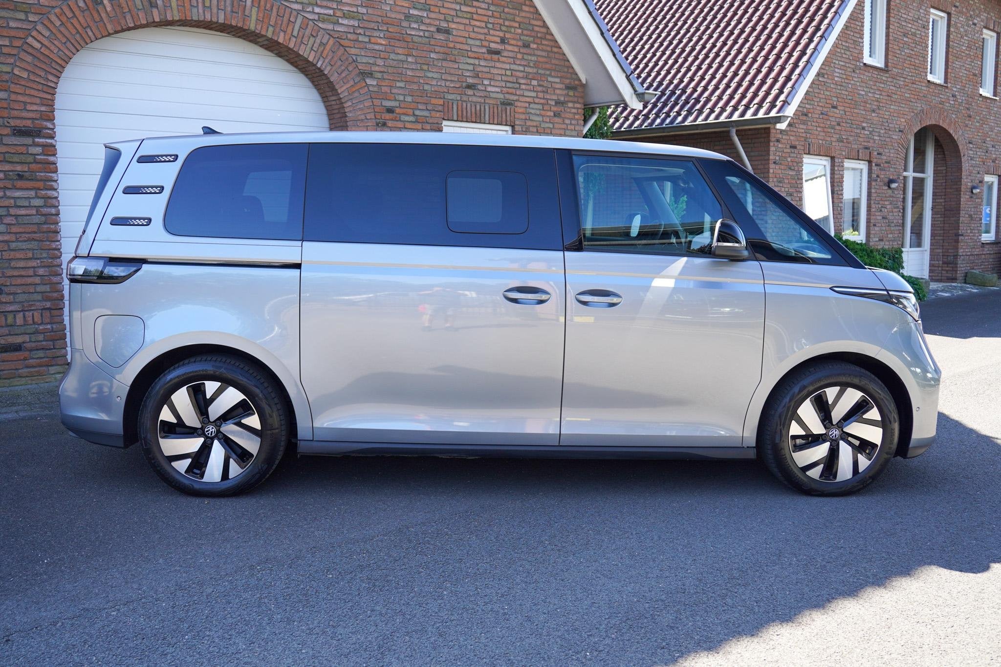 Volkswagen ID. Buzz Pro 86 kWh / 286 PK LWB 7 persoons Elekt, Auto's, Parkeersensor, 7 stoelen, 1000 kg, 483 km