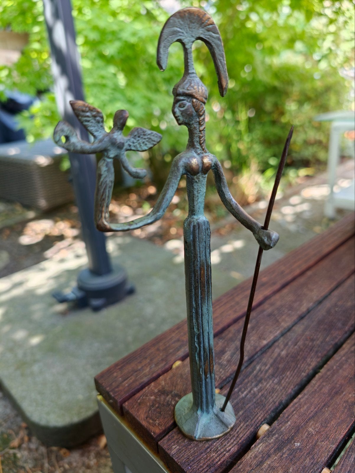Bronzen beeld krijger met speer en gevleugelde figuur, Verzenden