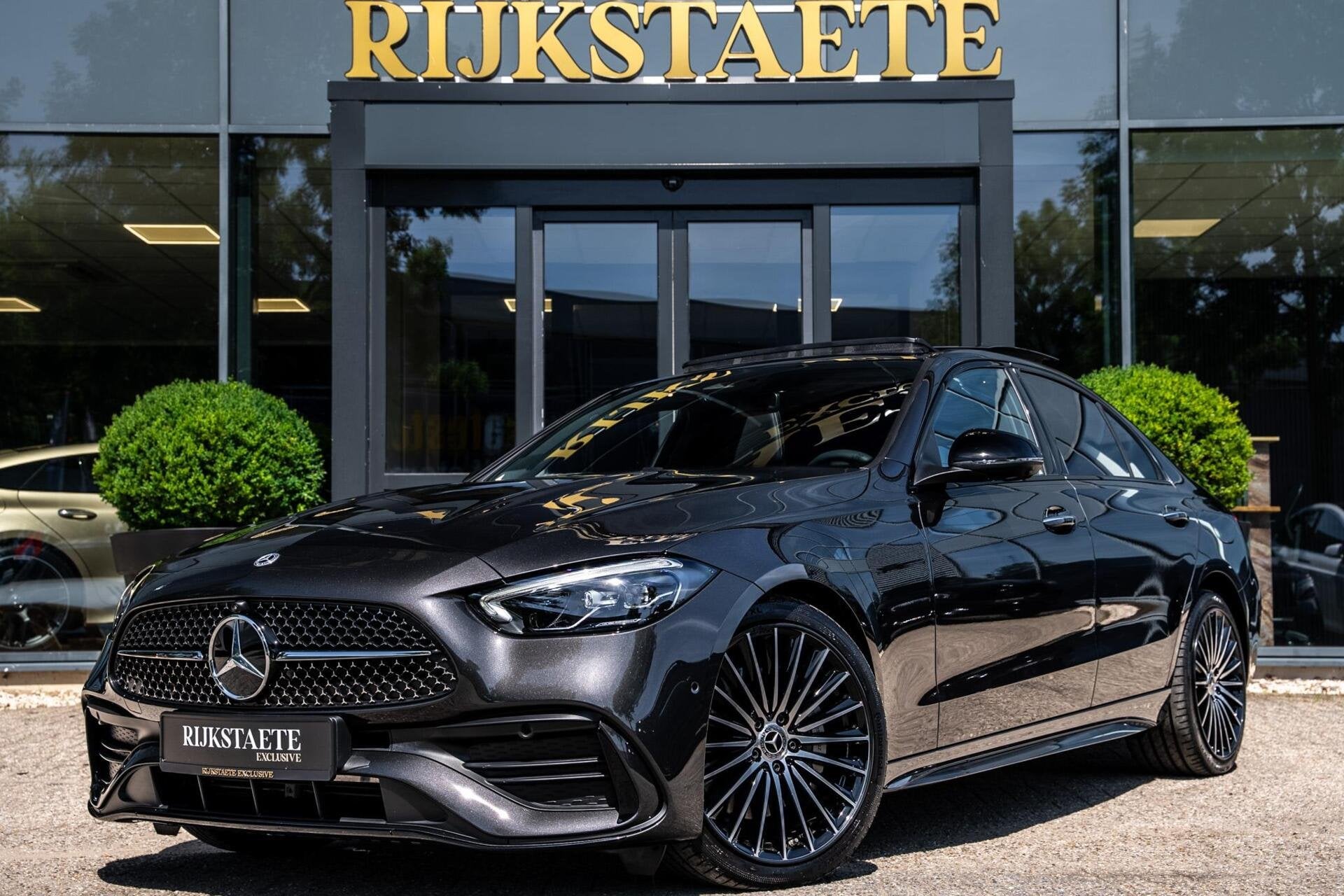 Mercedes C300e Business Solution AMG|PANO|BURMESTER|MEMORY, Auto's, Automaat, Achterwielaandrijving, Euro 6, Hybride Elektrisch/Benzine