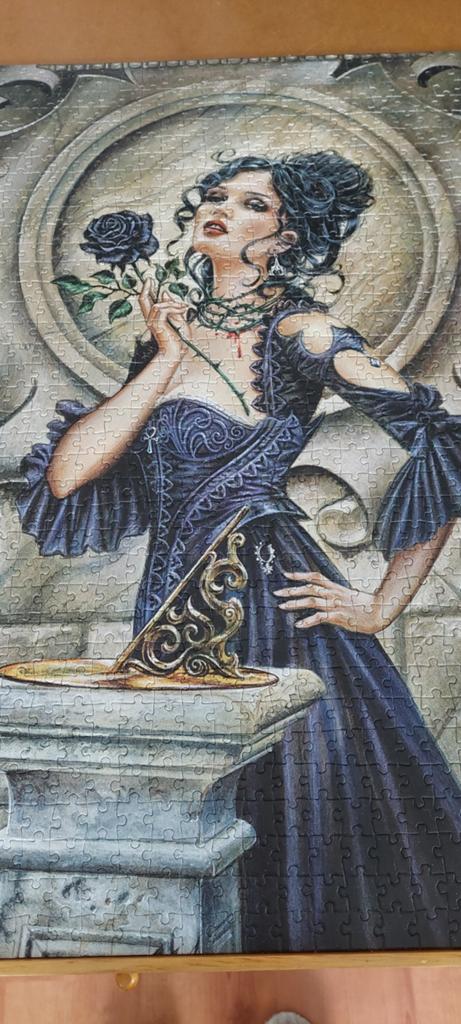 Gothic Dame Legpuzzel - Mysterieuze Schoonheid, Ophalen of Verzenden, 500 t/m 1500 stukjes, Zo goed als nieuw, Legpuzzel