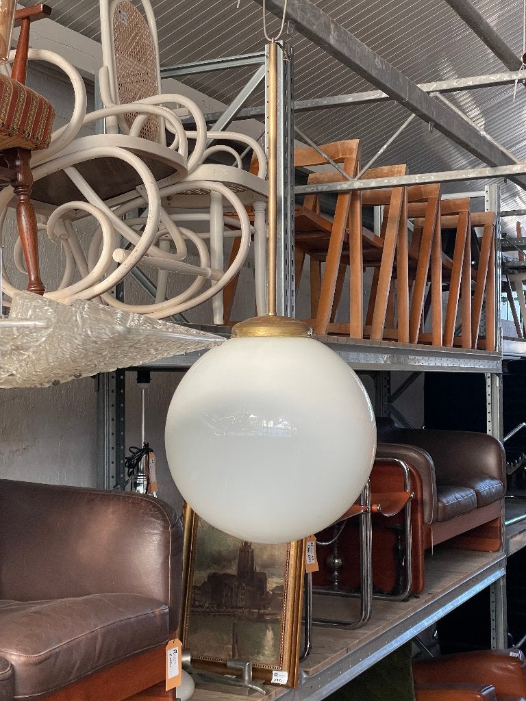 Vintage Grote Ronde Schoollamp Messing en Melkglas, Ophalen, Gebruikt, R., A.