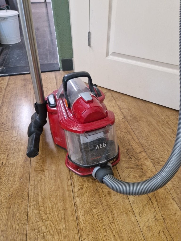 AEG stofzuiger    gereserveerd, Huis en Inrichting, Schoonmaakartikelen, Ophalen, Overige typen