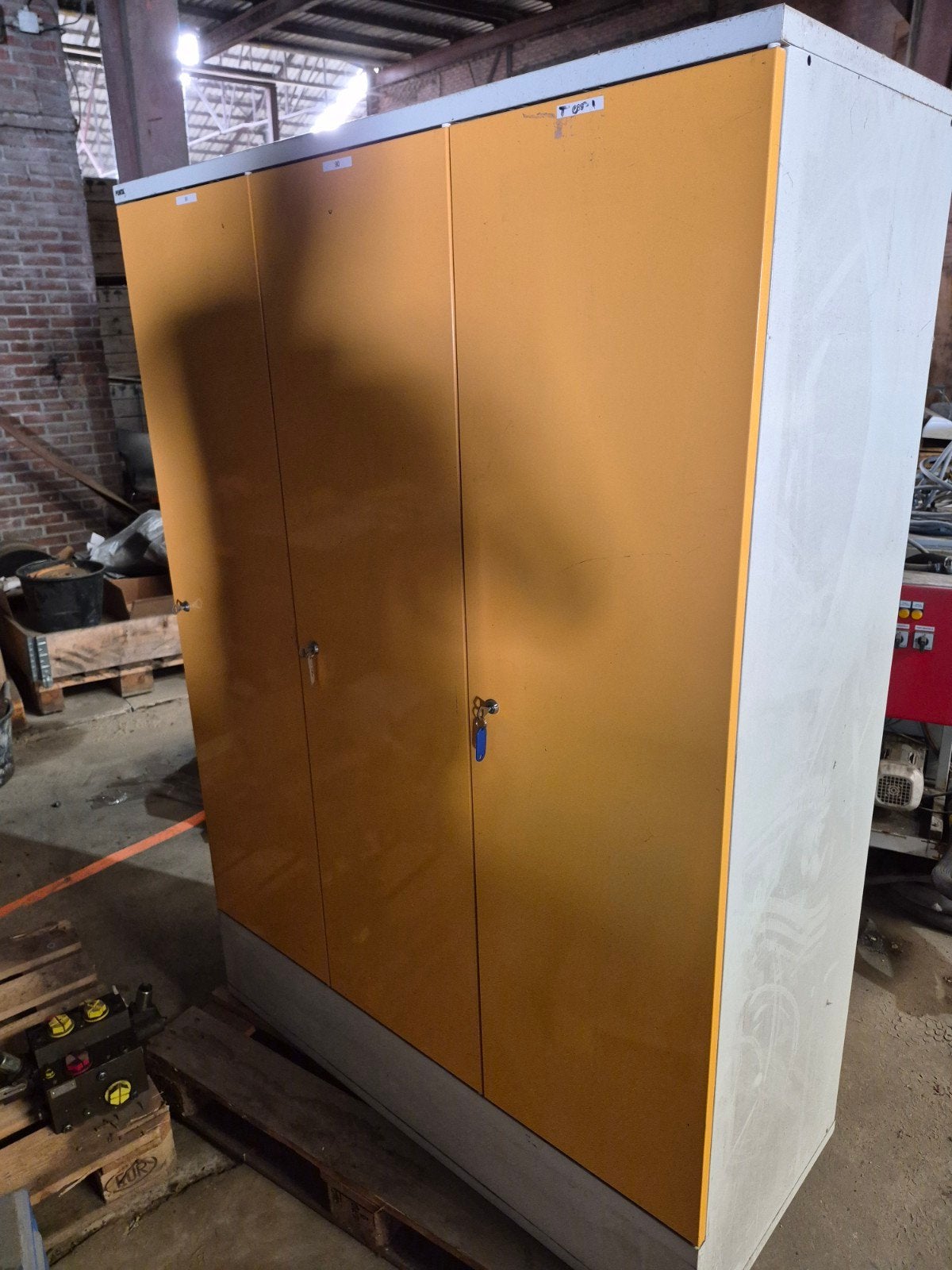 Metalen Locker - Oranje/Grijs - met sleutels, Ophalen, Gebruikt, Industrieel