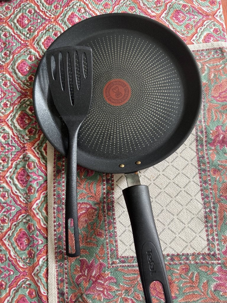 tefal pancake pan with ladle, Huis en Inrichting, Keuken | Potten en Pannen, Ophalen, Zo goed als nieuw, Aluminium, Pannenkoekenpan
