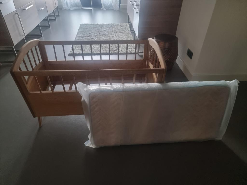 Houten ledikantje jaren 50 incl matrasje, Kinderen en Baby's, Babywiegjes en Ledikanten, Ophalen, Gebruikt, Ledikant