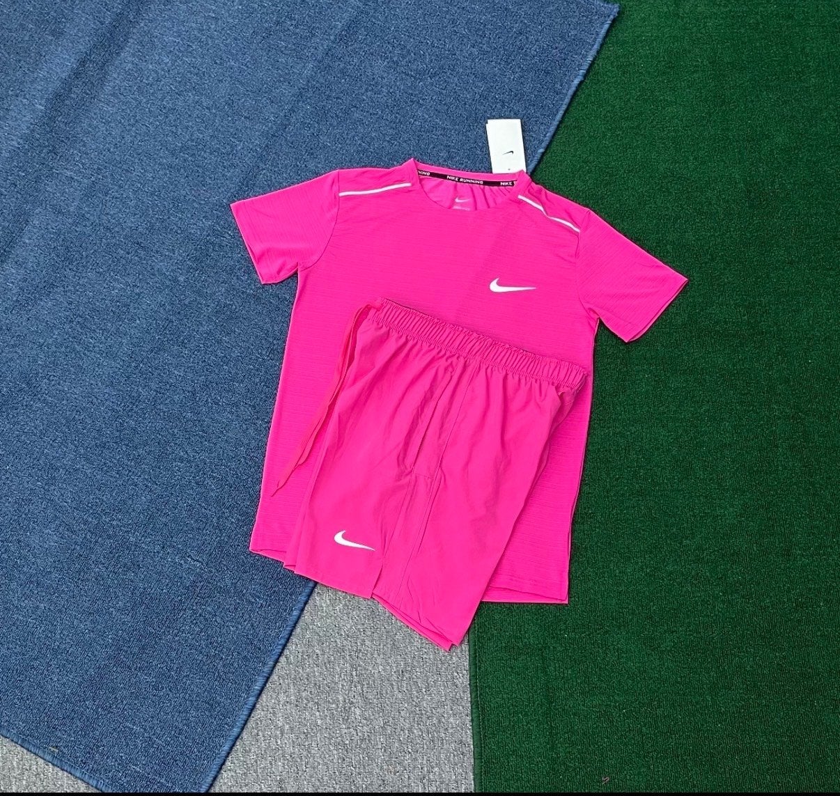 Nike Miler zomer setjes sizes L, Kleding | Dames, Sportkleding, Ophalen of Verzenden, Nieuw, Overige kleuren, Overige typen