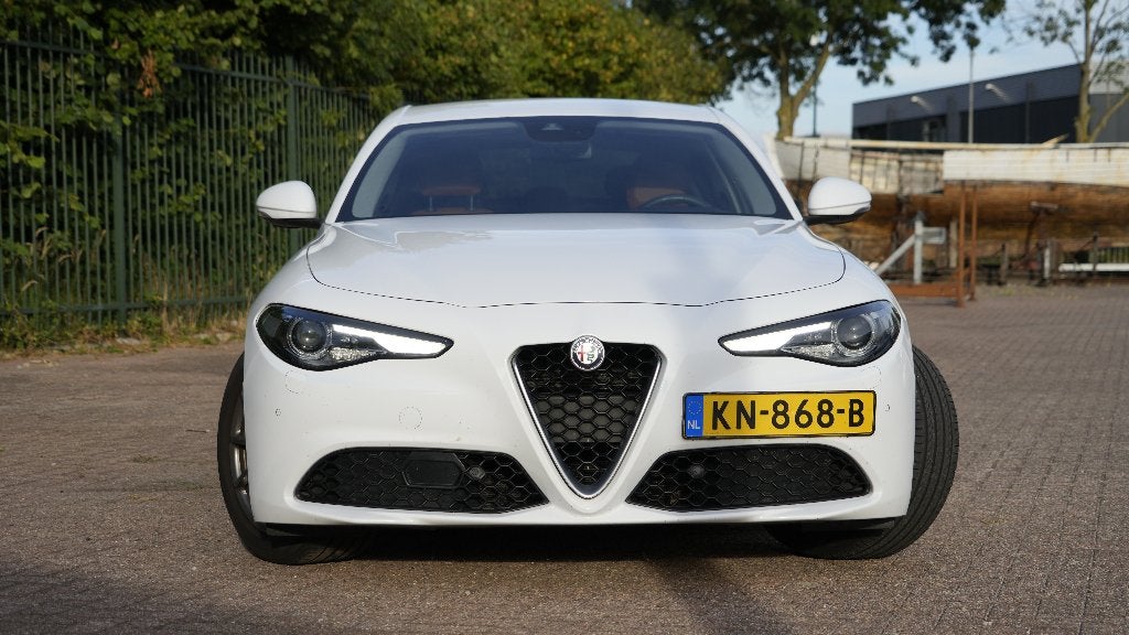 Alfa Romeo Giulia 2.2 JTD 180pk ECO Aut 2016 Wit, Auto's, Alfa Romeo, Automaat, Achterwielaandrijving, Euro 6, 4 cilinders