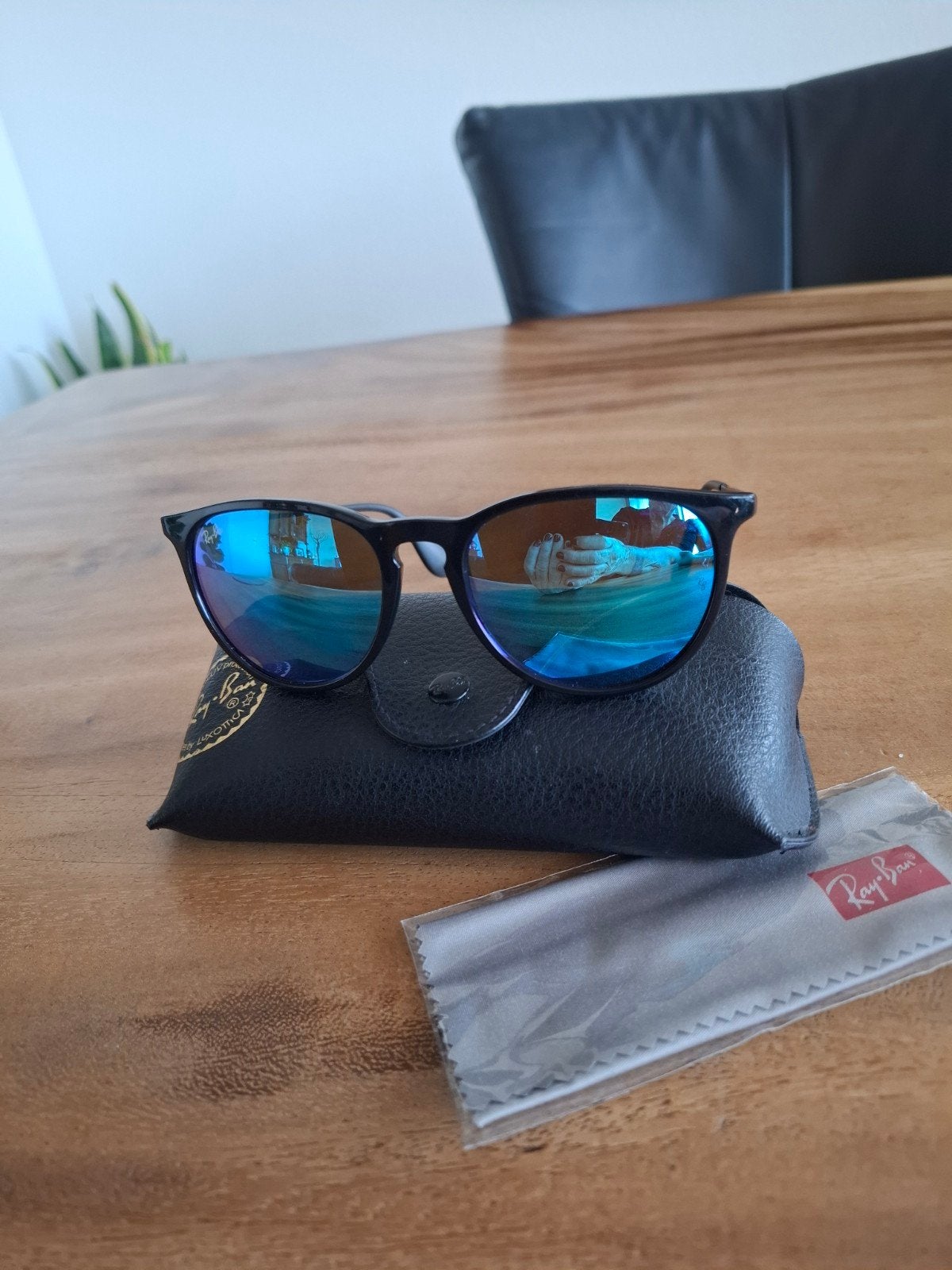 Ray-Ban Erika Color Mix, nieuwstaat, Sieraden, Tassen en Uiterlijk, Ophalen of Verzenden, Zo goed als nieuw, Zonnebril, Ray-Ban