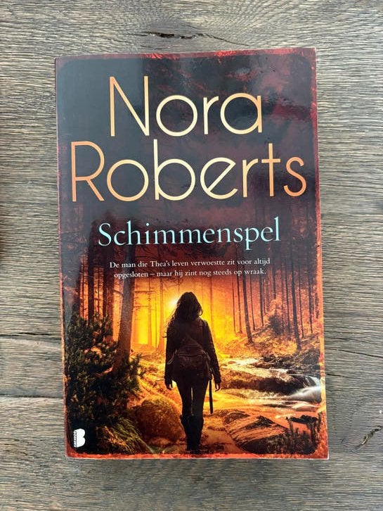 Nora Roberts - Schimmenspel (Thriller), Verzenden, Zo goed als nieuw