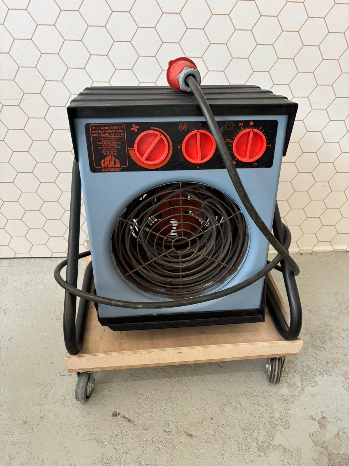 Professionele krachtstroom heater/ verwarming, Doe-het-zelf en Verbouw, Verwarming en Radiatoren, Ophalen, 30 tot 80 cm, Gebruikt