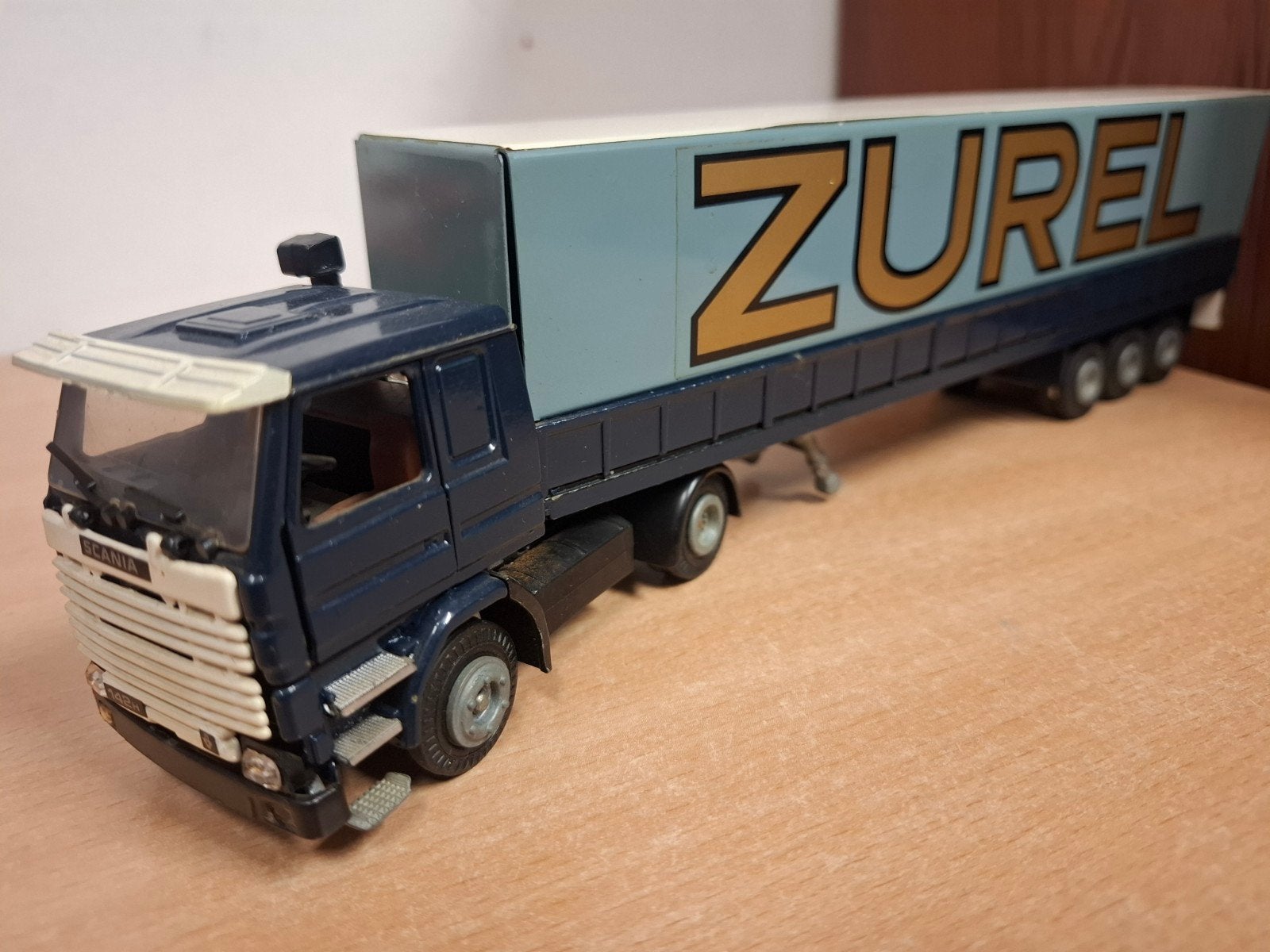 scania 142 Zurel  Tekno, Hobby en Vrije tijd, Modelauto's | 1:50, Ophalen of Verzenden, Zo goed als nieuw, Bus of Vrachtwagen