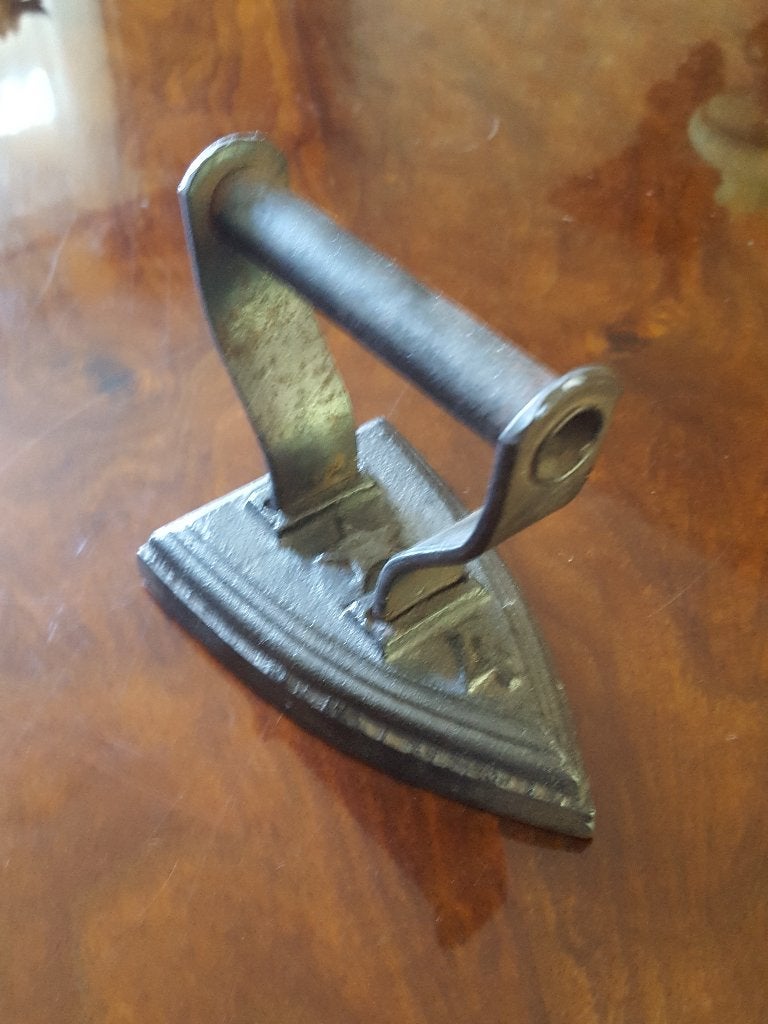 Antiek gietijzeren kachel-strijkijzer, Antiek en Kunst, Antiek | Gereedschap en Instrumenten, Ophalen of Verzenden