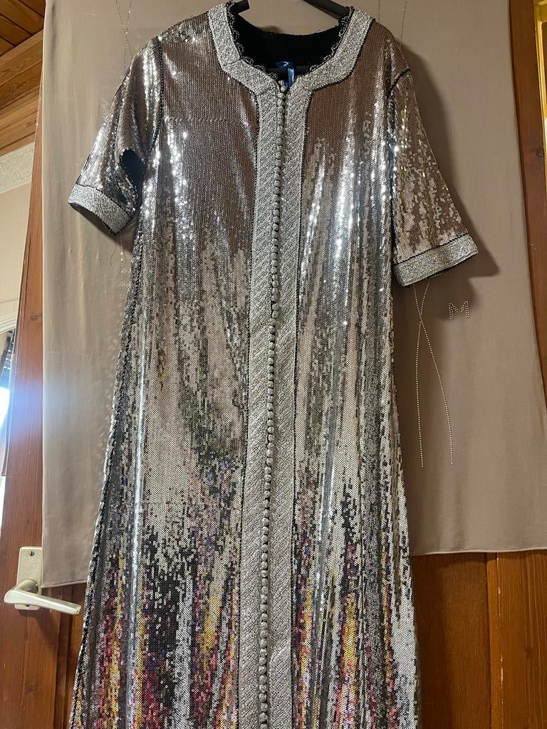 Zilveren pailletten jurk - feestelijk en elegant, Kleding | Dames, Gelegenheidskleding, Zo goed als nieuw, Galajurk, Maat 38/40 (M)