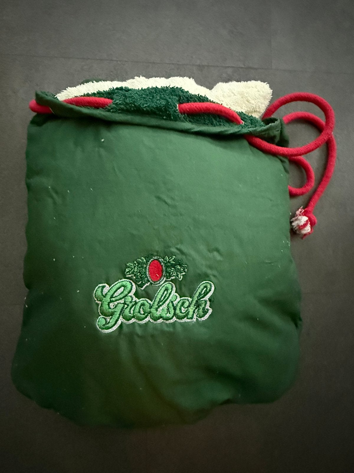 Mooie groene Grolsch handdoek en tas ineen( badstof), Ophalen of Verzenden, Nieuw, Overige typen