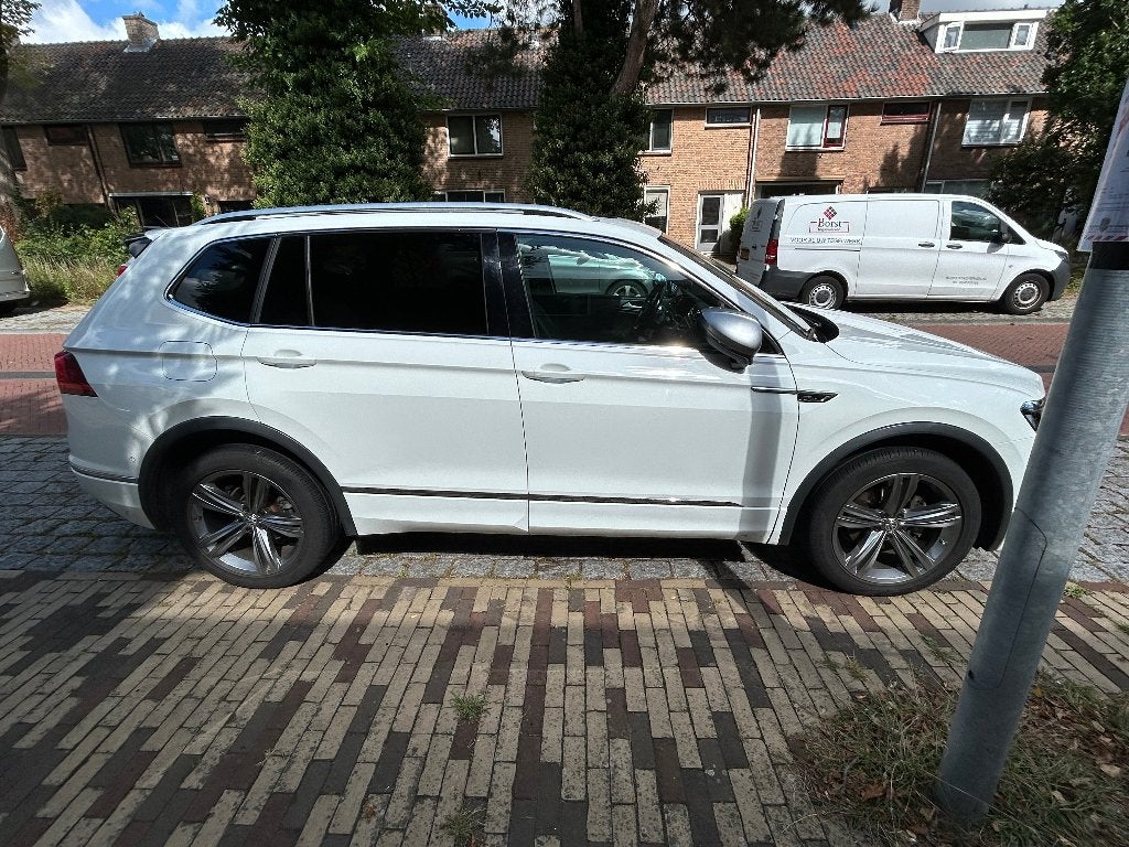 VW Tiguan Allspace 2.0 TDI 3x R-line - Highline - Handbak, Voorwielaandrijving, 4 cilinders, 2000 kg, Leder en Stof