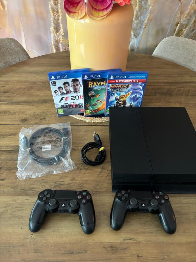 PlayStation 4 500GB met 2 controllers en 3 games, Met 2 controllers, Ophalen of Verzenden, Original, 500 GB