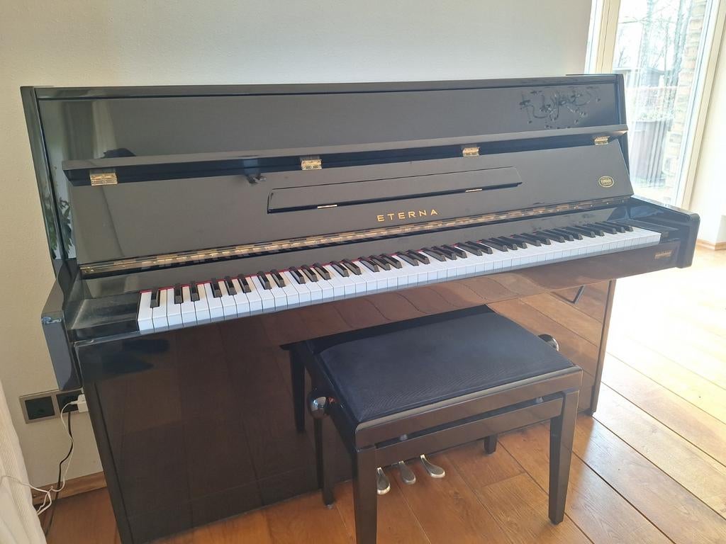 Piano, glanzend zwart. Merk Eterna van Yamaha., Ophalen, Gebruikt, Zwart
