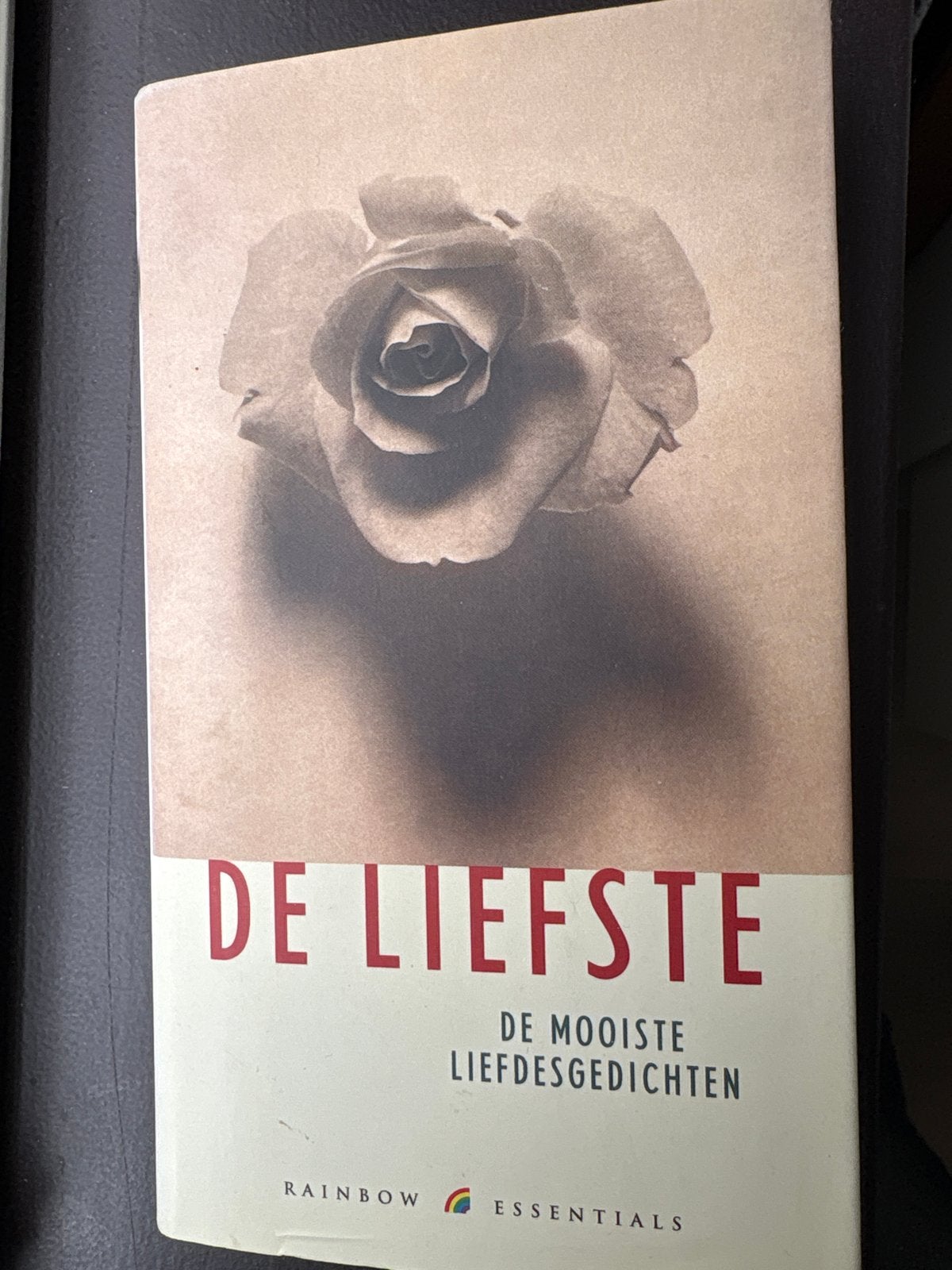 De Liefste: De Mooiste Liefdesgedichten - Rainbow Essentials, Boeken, Ophalen of Verzenden, Gelezen, Meerdere auteurs