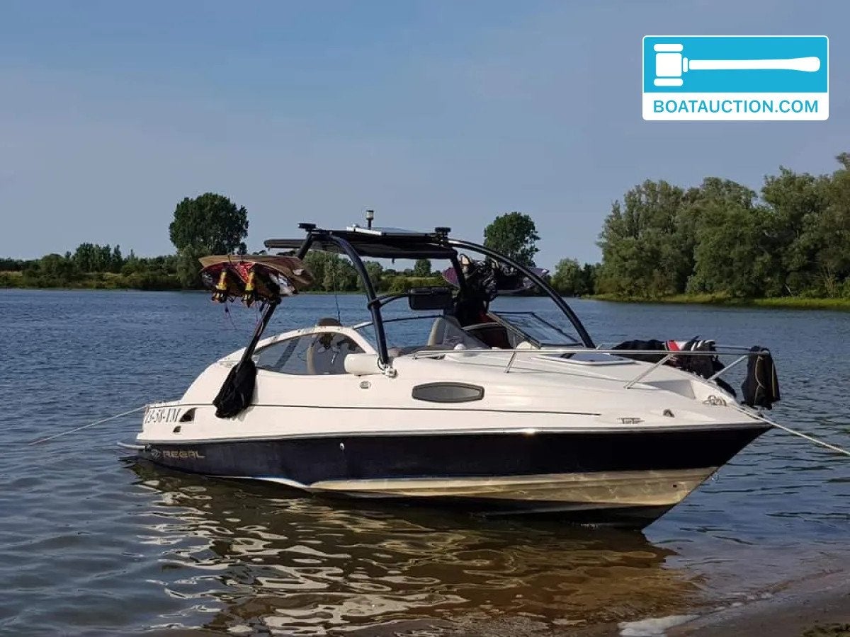 Regal 2150 nu in de online veiling., 3 m, Regal, Gebruikt, Binnenboordmotor