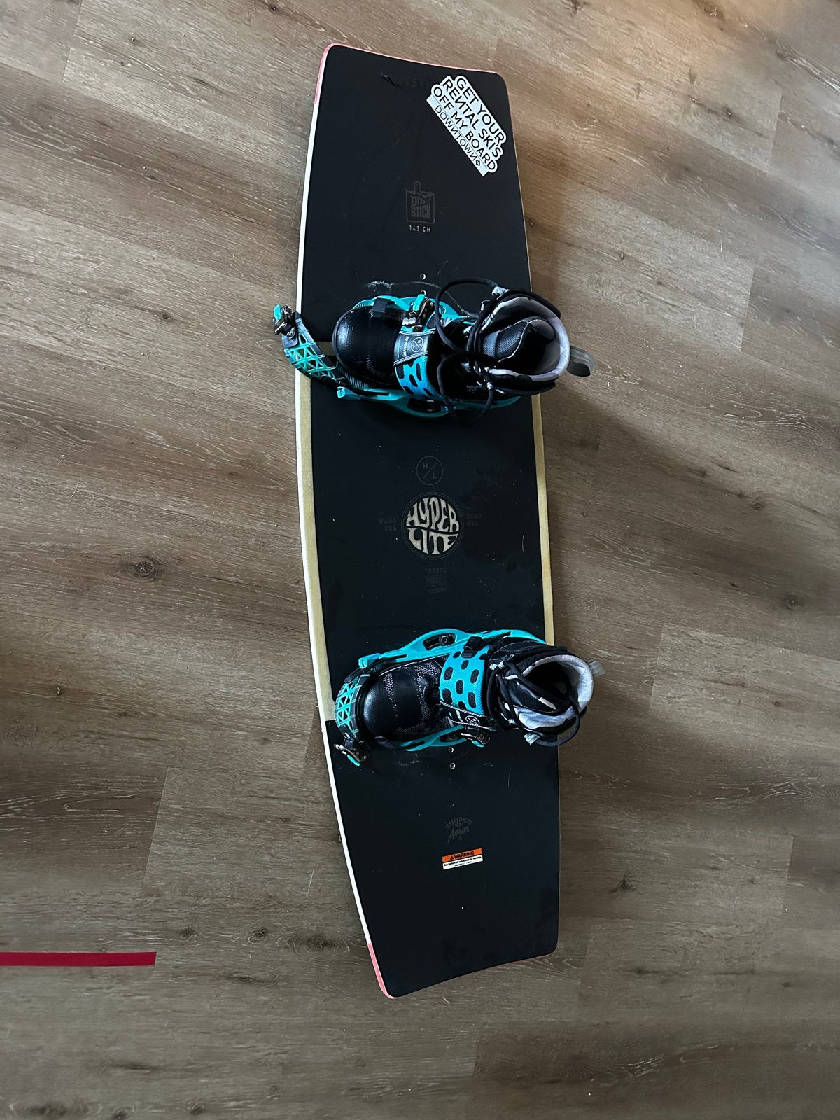 Hyperlite Wakeboard met bindingen - 143 cm, Ophalen, Gebruikt, Board en Schoenen