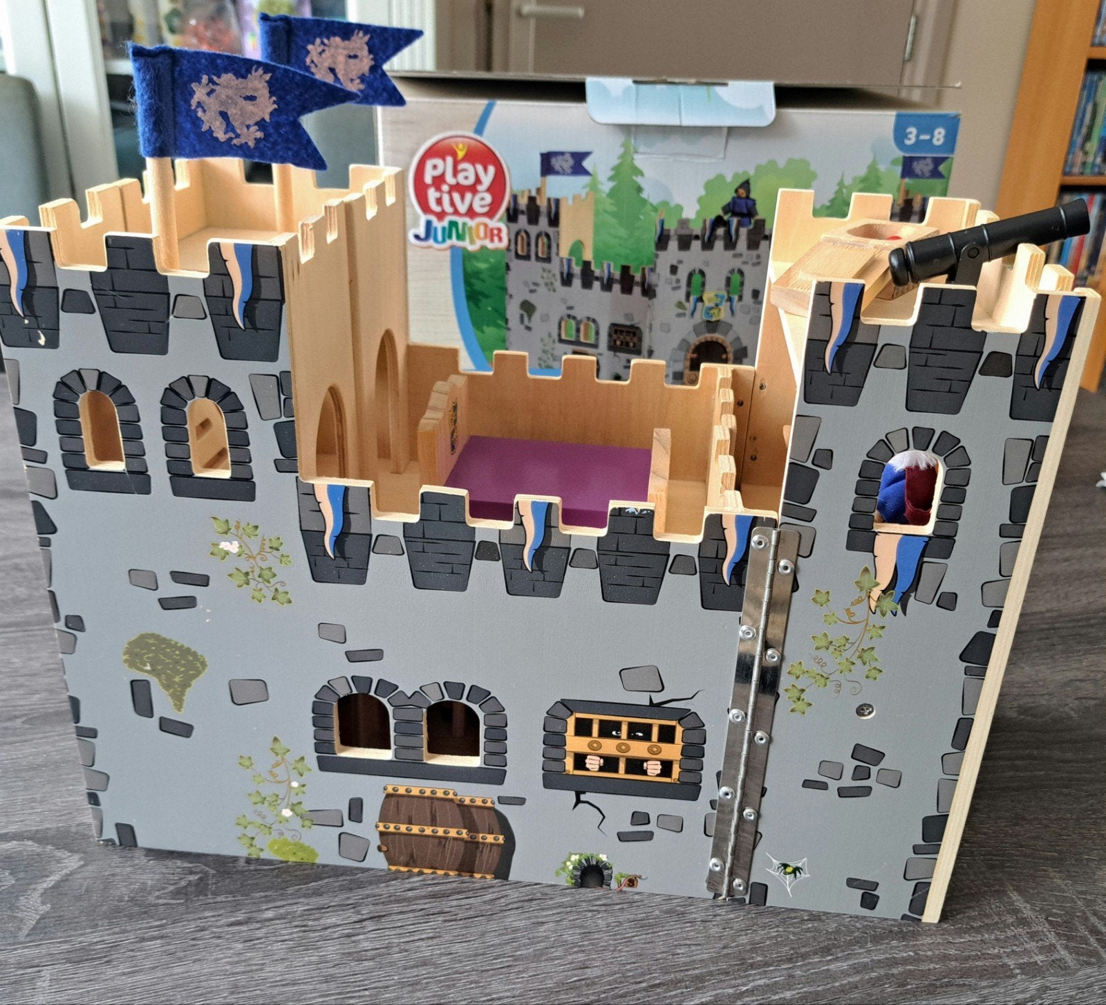 Playtive Junior Ridderkasteel met poppen en meubels, Ophalen of Verzenden, Zo goed als nieuw, Overige typen