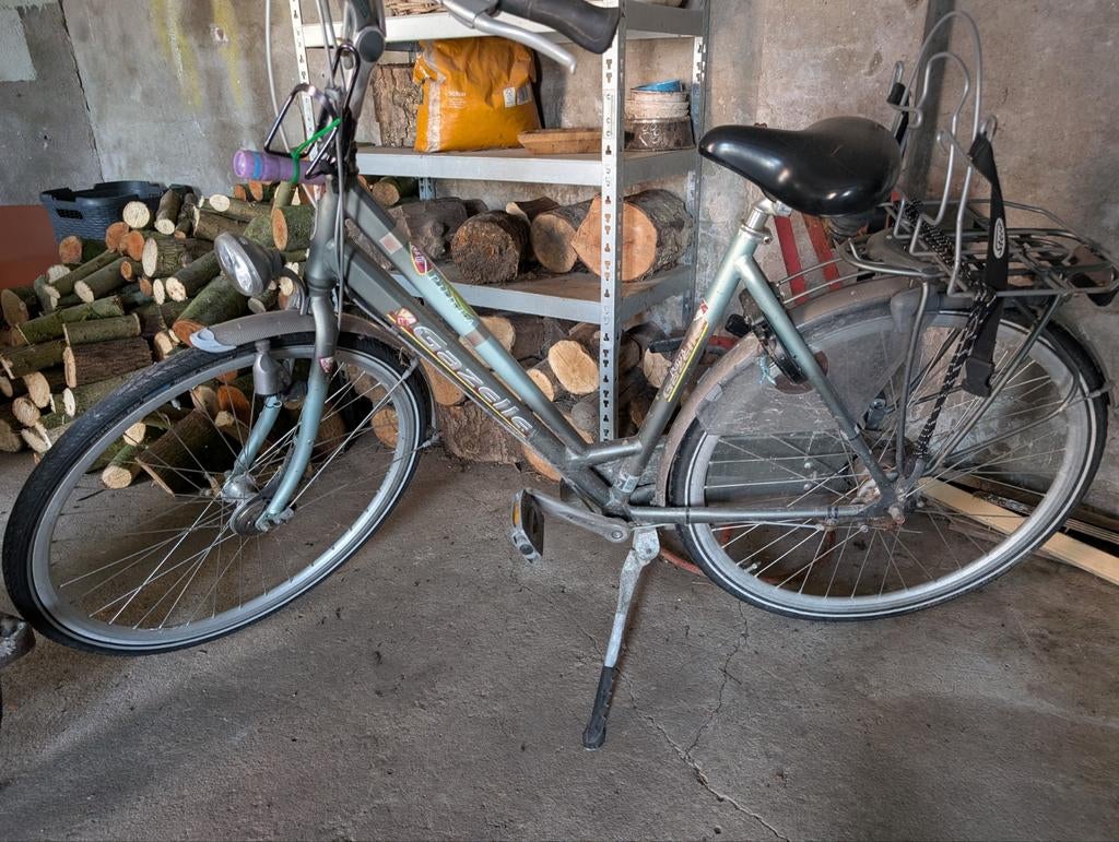 Gazelle Punta schoolfiets met rek - Ideaal voor school!, 26 inch of meer, Gebruikt, Velgrem, Ophalen of Verzenden