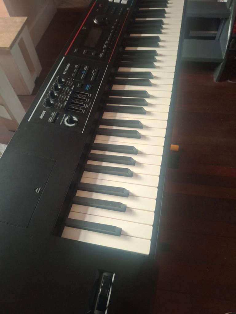 Roland Juno DS 88, Muziek en Instrumenten, Keyboards, Zo goed als nieuw, 88 toetsen, Roland, Ophalen of Verzenden