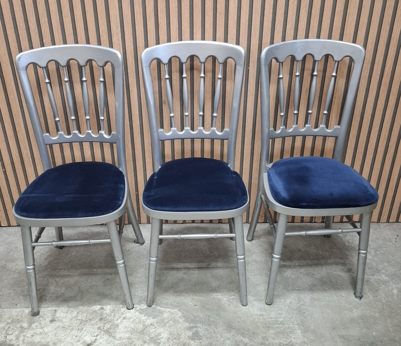 46 x Chiavari stoelen stackchairs zaal horeca bistro cafe, Huis en Inrichting, Ophalen of Verzenden, Zo goed als nieuw, Blauw